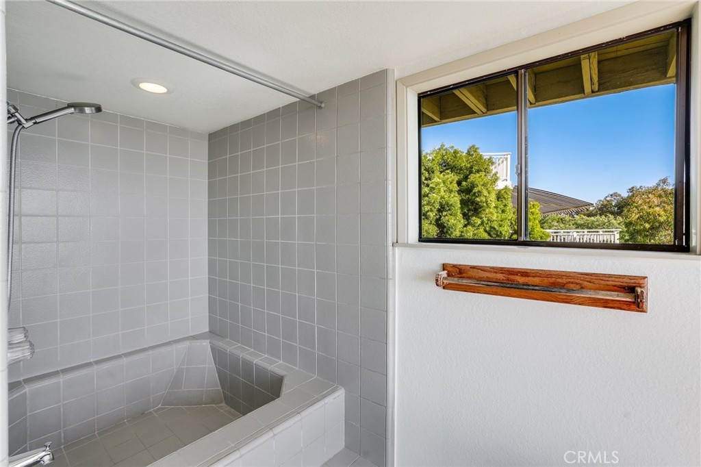 22332 Eagle Rock Way Laguna Beach, CA 92651 - Photo 22 of 37 Primary bathroom