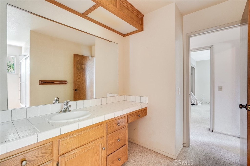 22332 Eagle Rock Way Laguna Beach, CA 92651 - Photo 27 of 37 Secondary bathroom