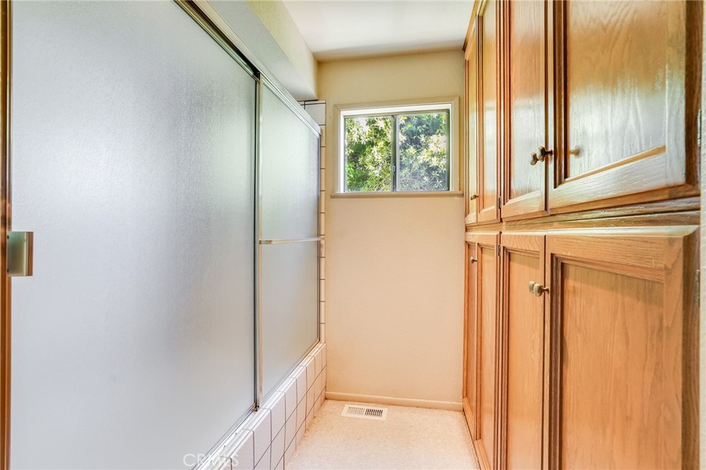 22332 Eagle Rock Way Laguna Beach, CA 92651 - Photo 28 of 37 Secondary bathroom