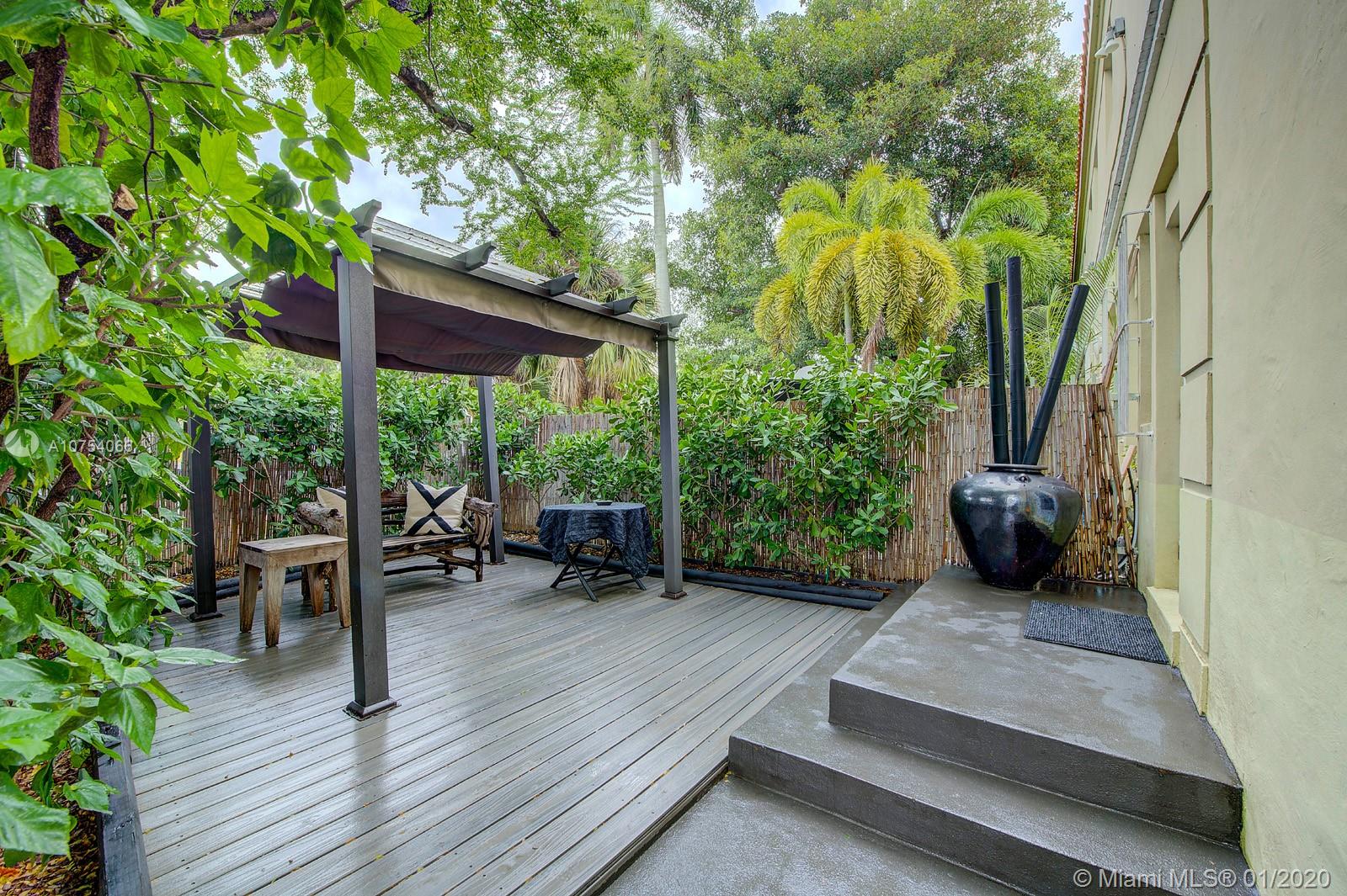 32 Woodland Gardens N10 Fasci Garden