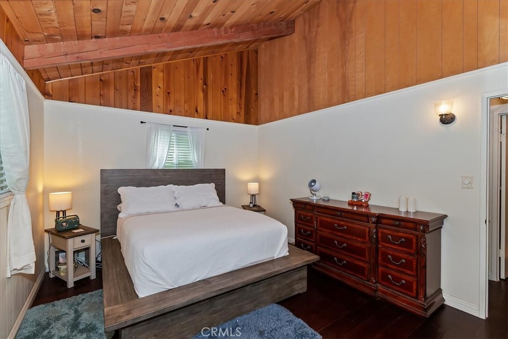 2452 Spring Drive Running Springs, CA 92382 - Photo 18 of 33 Bedroom 1