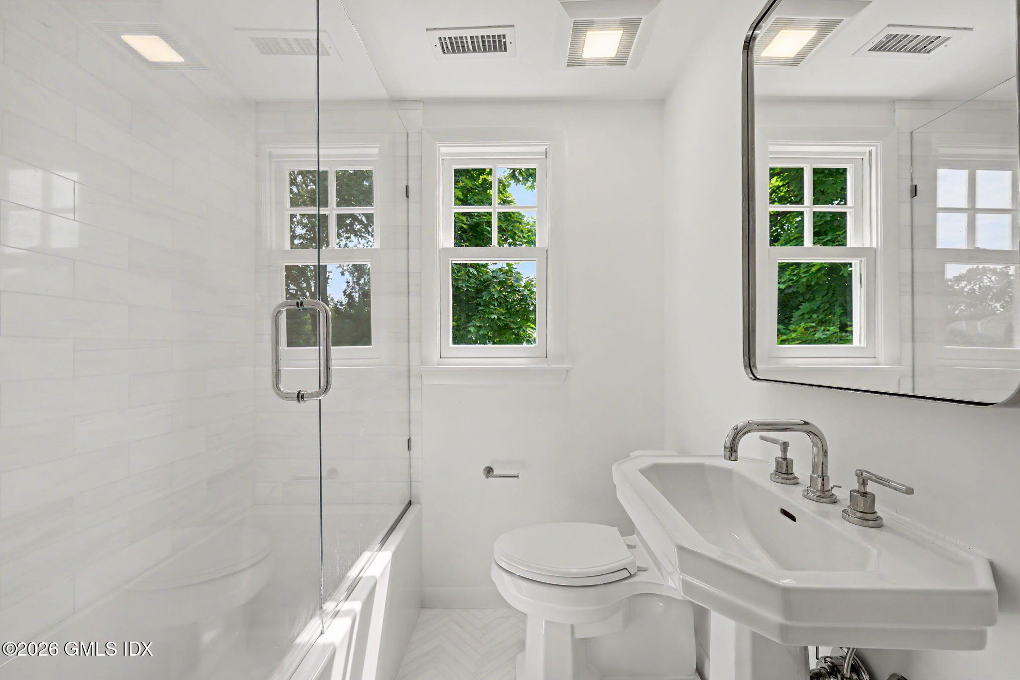 17 Center Road Old Greenwich, CT 06870 - Photo 13 of 22 Second Floor Bathroom