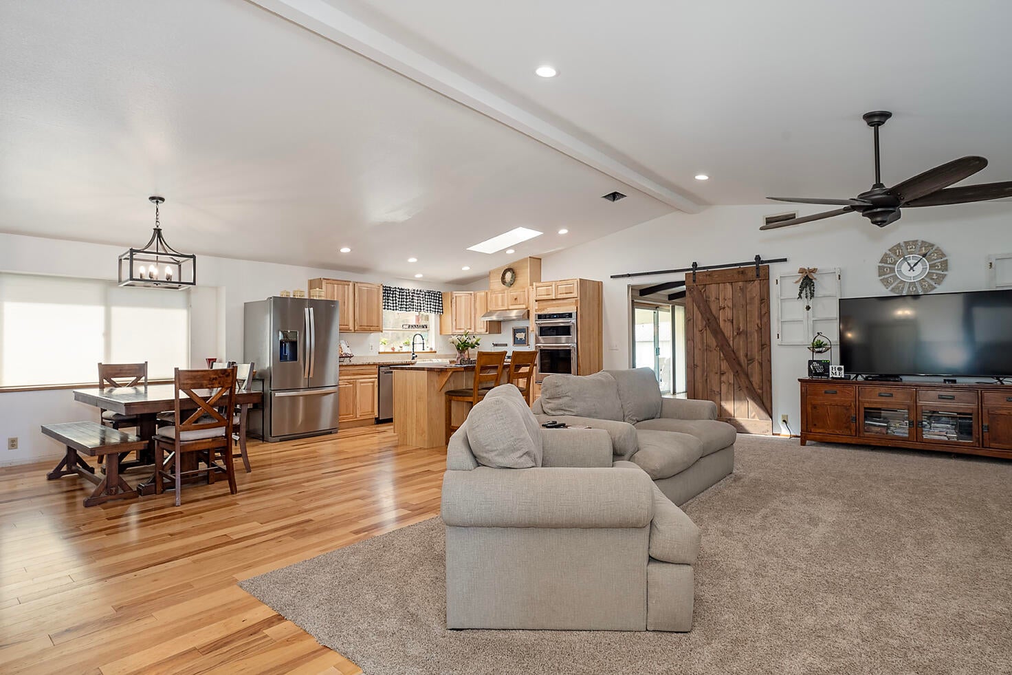 3739 Leonard Road Grants Pass, OR 97527 - Photo 3 of 31 Great Room
