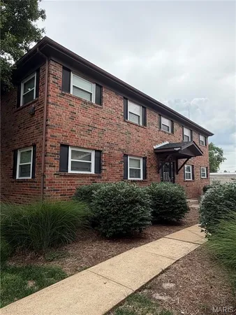 $950 | 6727 Colony Acres Drive, Unit B, Affton, MO 63123