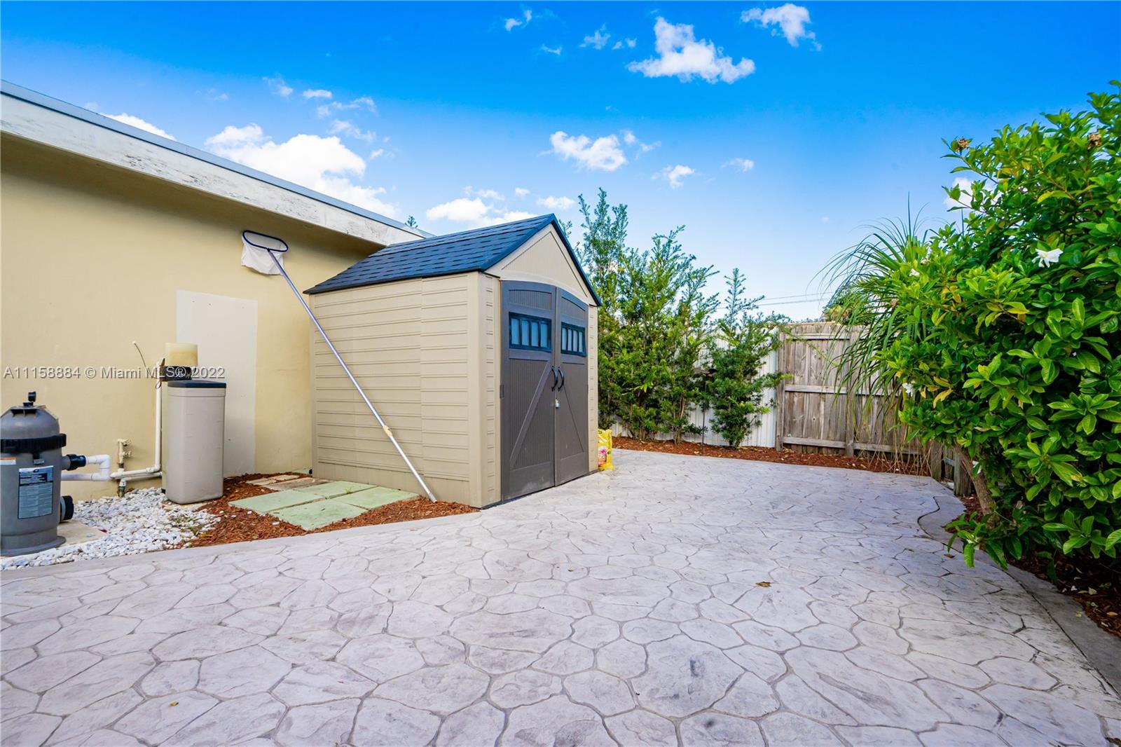 5012 Hayes Street Hollywood, FL 33021 - Photo 32 of 36 a view of a backyard of house