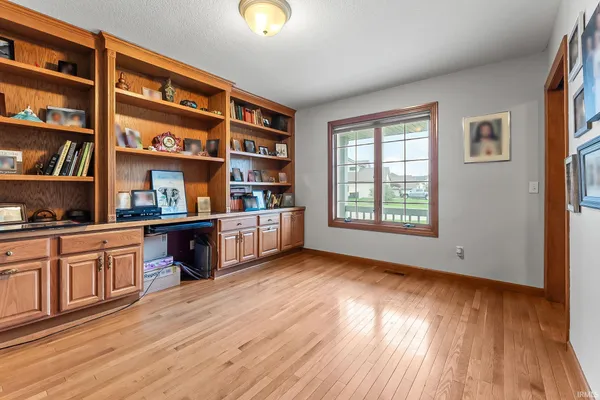 $394,900 | 8213 Gatewood Court, Fort Wayne, IN 46815