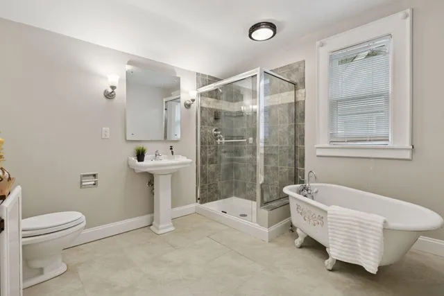 $2,995 | 2138 Marshall Avenue, St. Paul, MN 55104