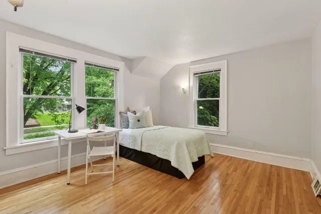 $2,995 | 2138 Marshall Avenue, St. Paul, MN 55104