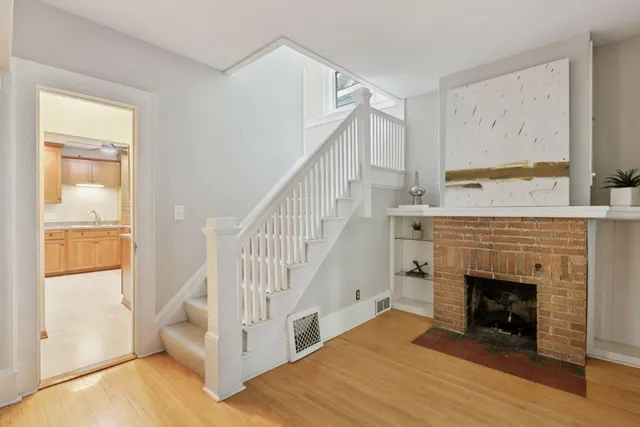 $2,995 | 2138 Marshall Avenue, St. Paul, MN 55104