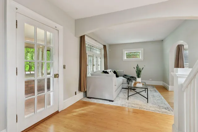 $2,995 | 2138 Marshall Avenue, St. Paul, MN 55104