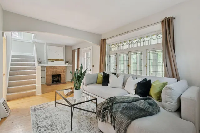 $2,995 | 2138 Marshall Avenue, St. Paul, MN 55104