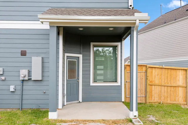 a view of a entryway of the house