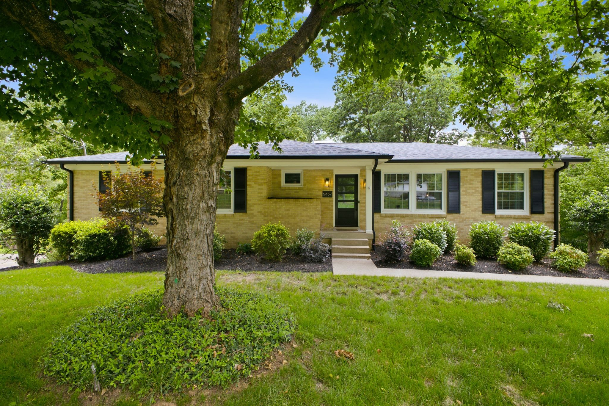 5437 Hill Rd Circle Nashville, TN 37220 - Photo 2 of 43