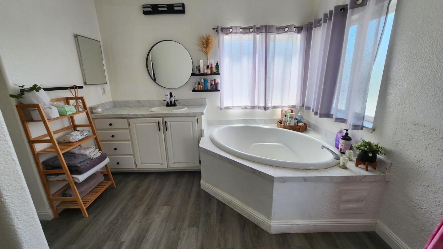 5450 Monterey Road, Unit 142 San Jose, CA 95111 - Photo 9 of 13 a bathroom with a sink and a mirror