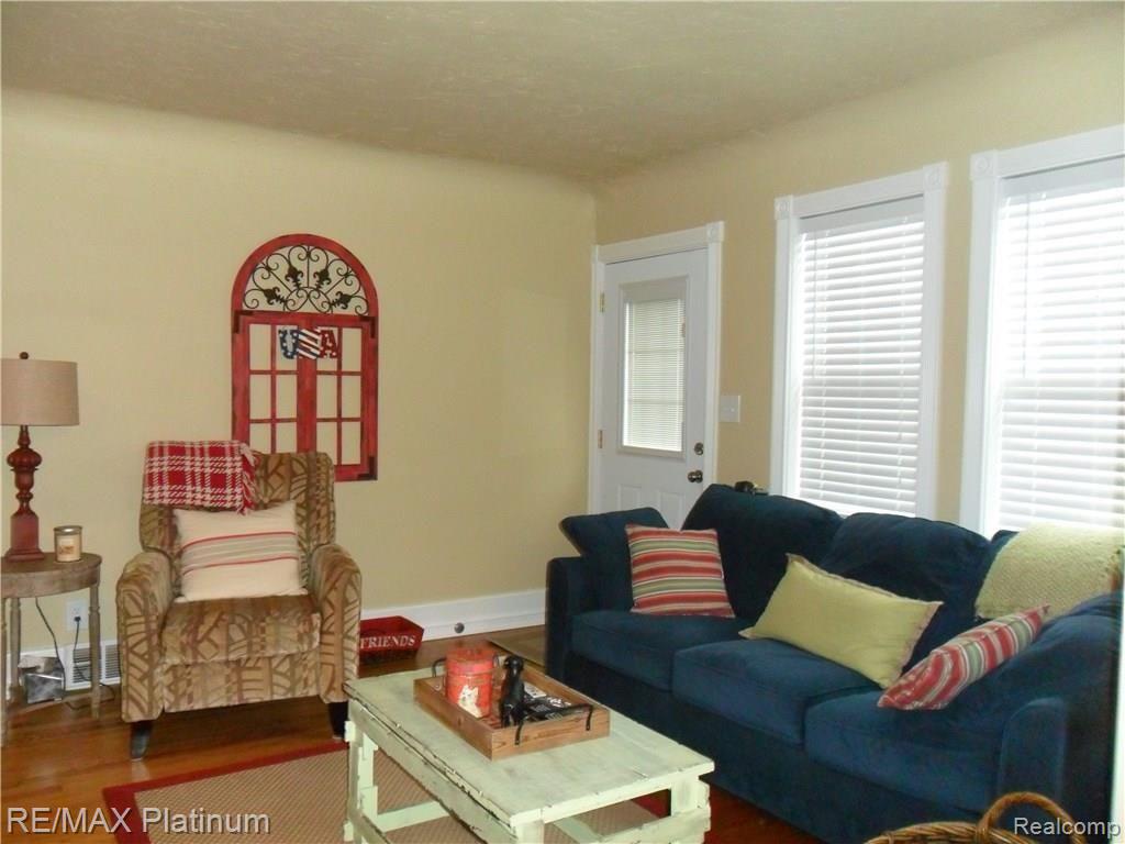 922 Brighton Lake Road Brighton, MI 48116 - Photo 25 of 33 Brighton Lake Rd 023.JPG