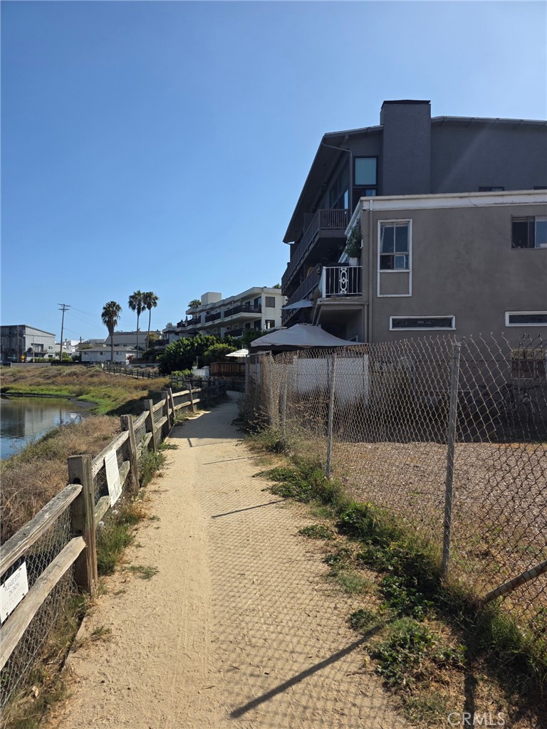 120 Hurricane Street, Unit 2 Marina del Rey, CA 90292 - Photo 3 of 47