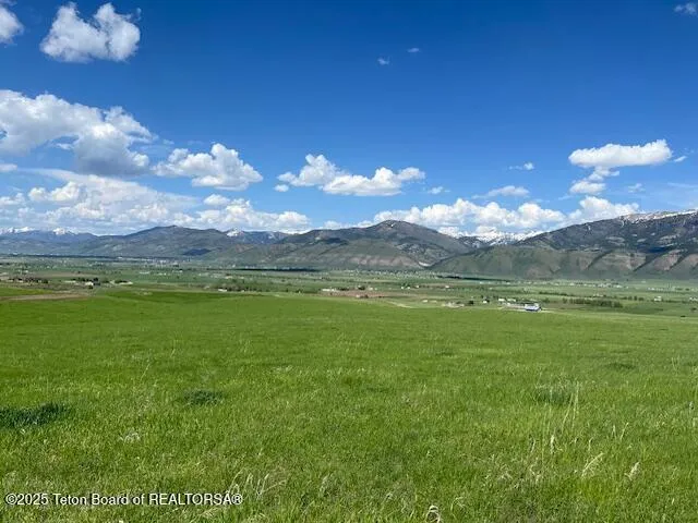 $2,400,000 | 1-2 Skyline Drive, Pinedale, WY 82941