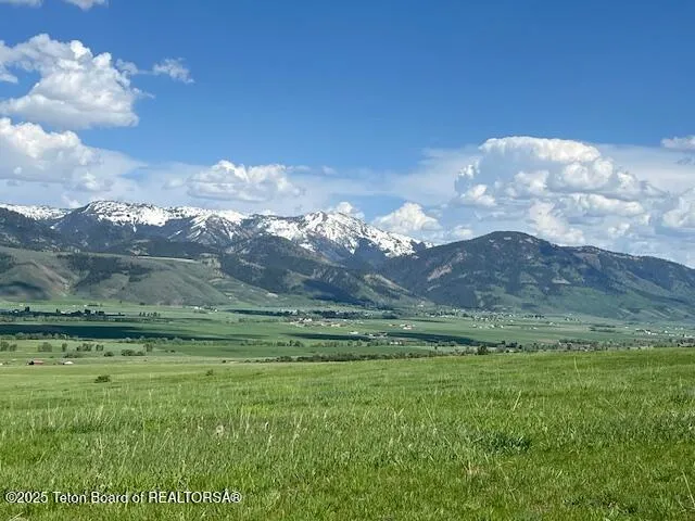 $2,400,000 | 1-2 Skyline Drive, Pinedale, WY 82941
