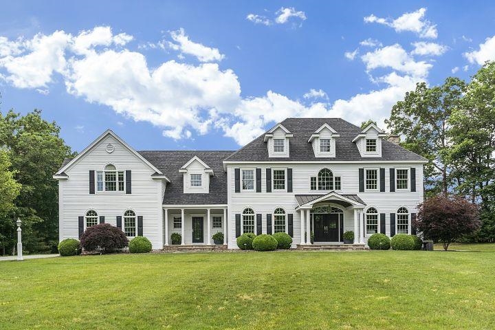 17 Bennington Road Windham, NH 03087 - Photo 1 of 58 Gallery Image 1