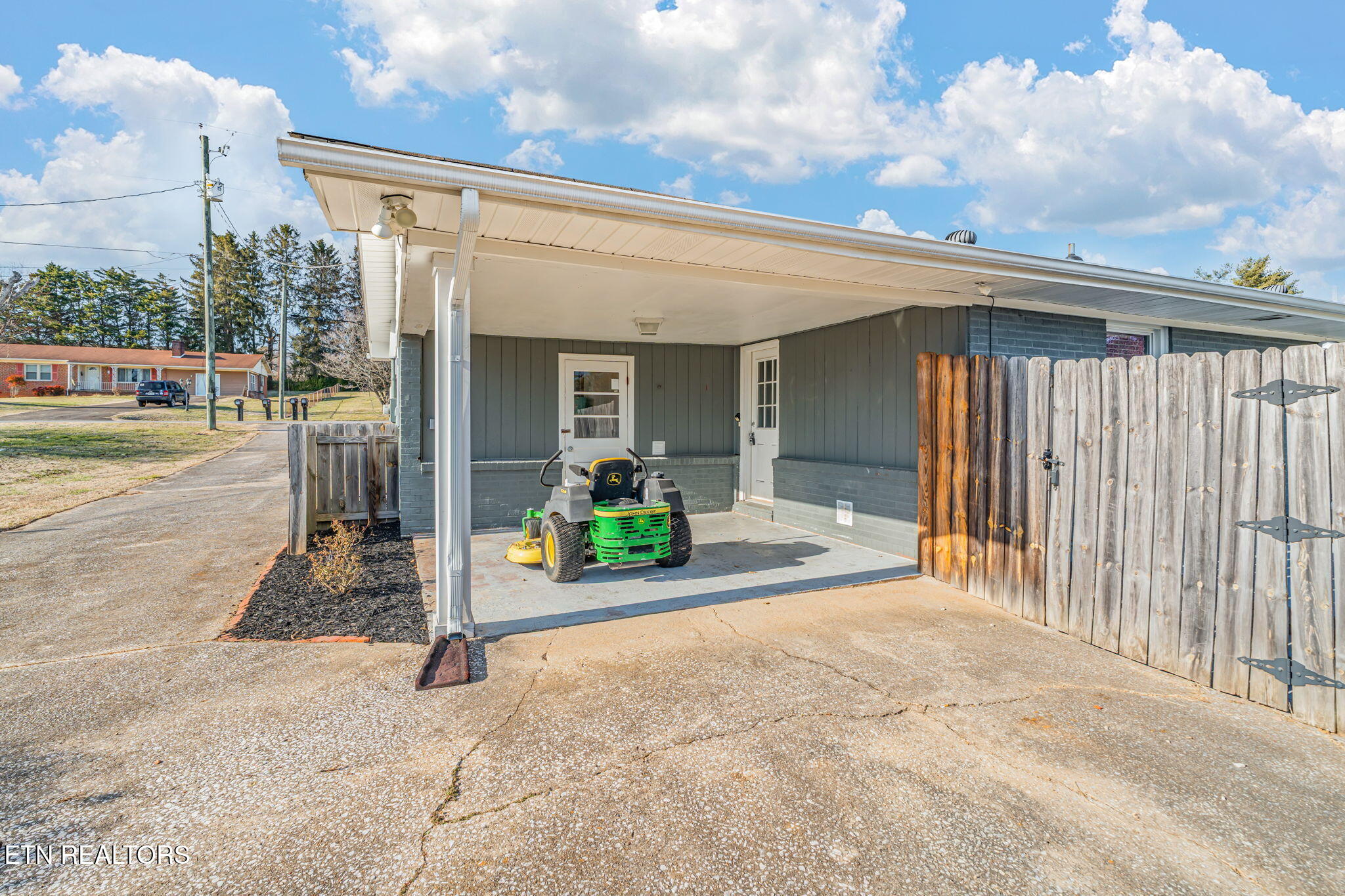 120 Madora Drive Powell, TN 37849 - Photo 24 of 30 27-web-or-mls-120 Madora Drive-28