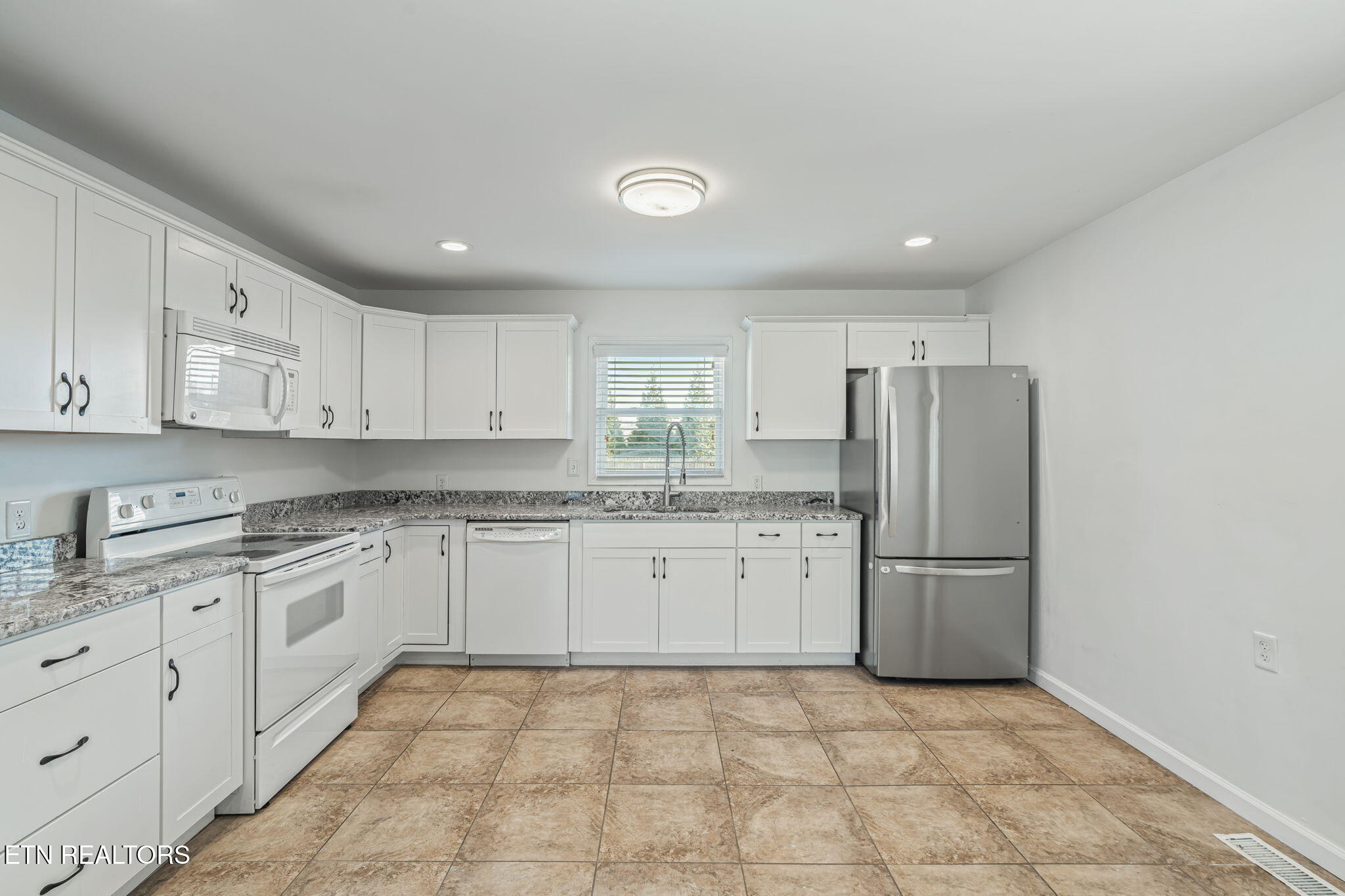 120 Madora Drive Powell, TN 37849 - Photo 8 of 30 11-web-or-mls-120 Madora Drive-12