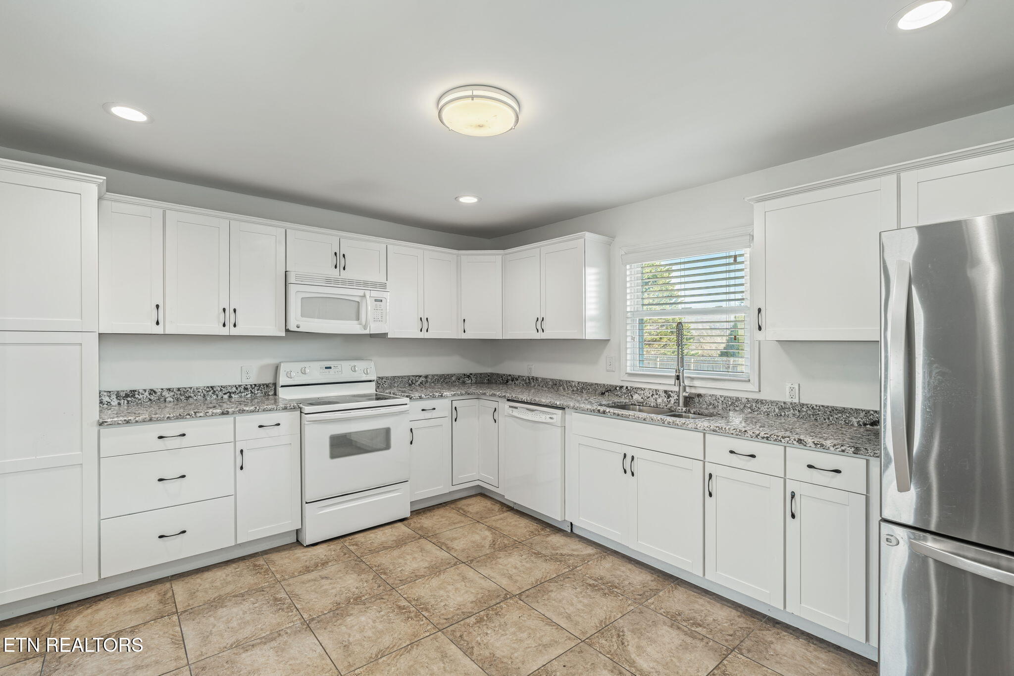 120 Madora Drive Powell, TN 37849 - Photo 9 of 30 12-web-or-mls-120 Madora Drive-13