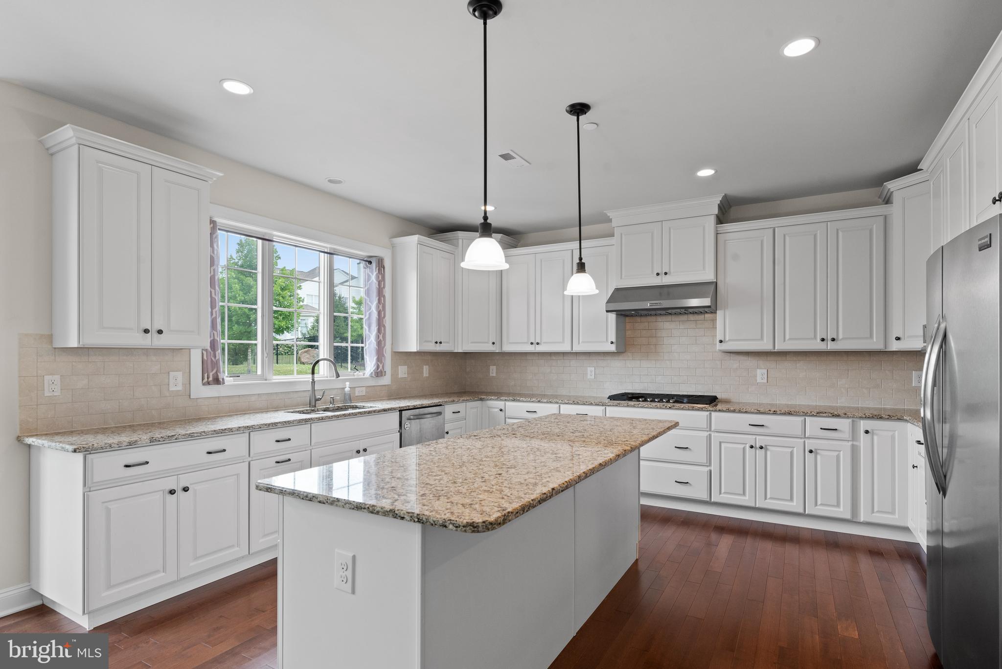 3905 Lewis Run Road Newtown Square, PA 19073 - Photo 8 of 32 Kitchen with island