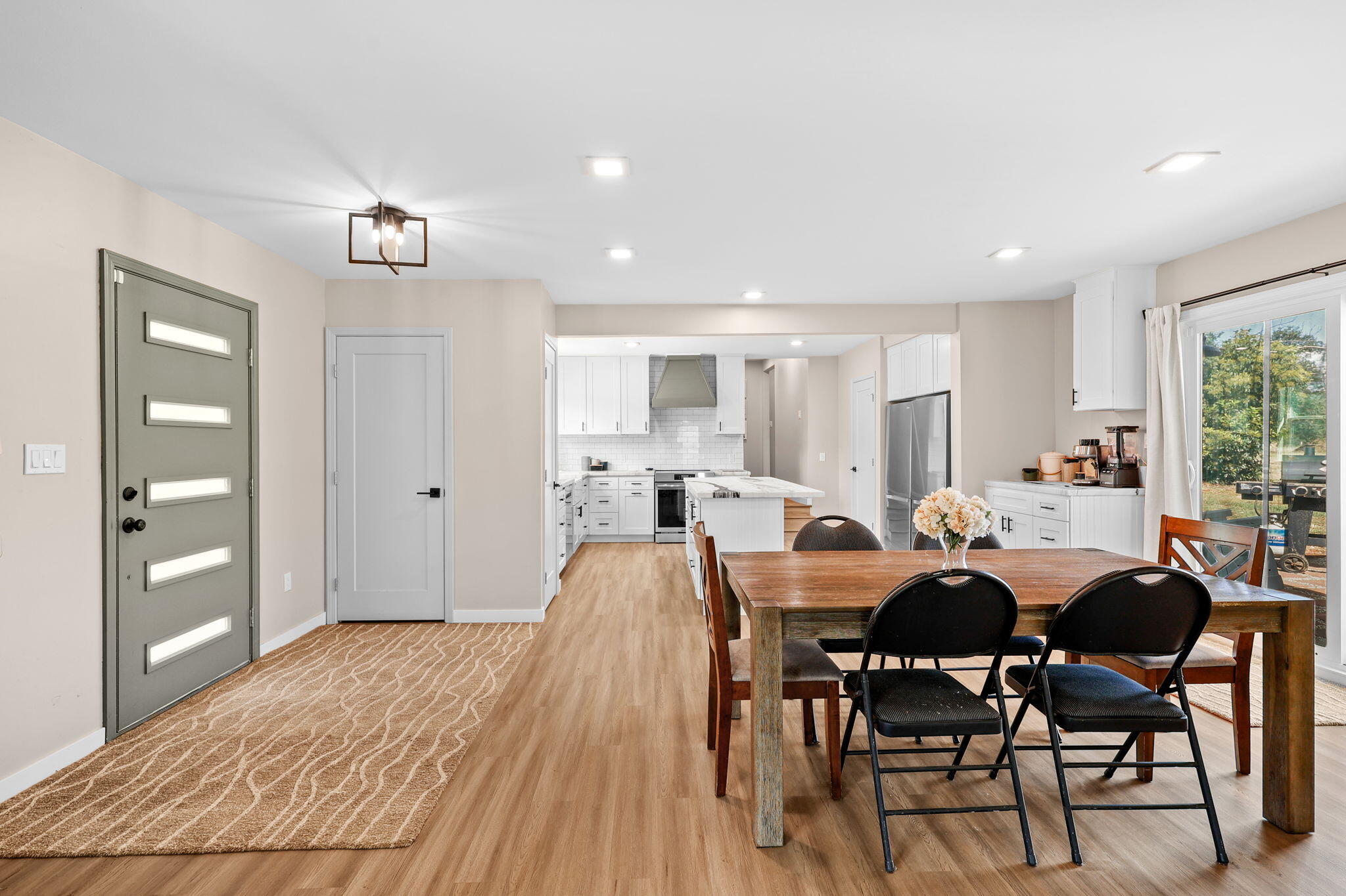 7128 Happy Valley Road Anderson, CA 96007 - Photo 4 of 48 Light & Bright