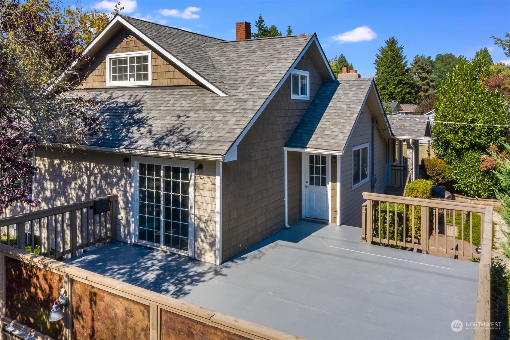 2528 Southwest 112th Street Seattle, WA 98146 - Photo 25 of 33 a front view of a house with garden