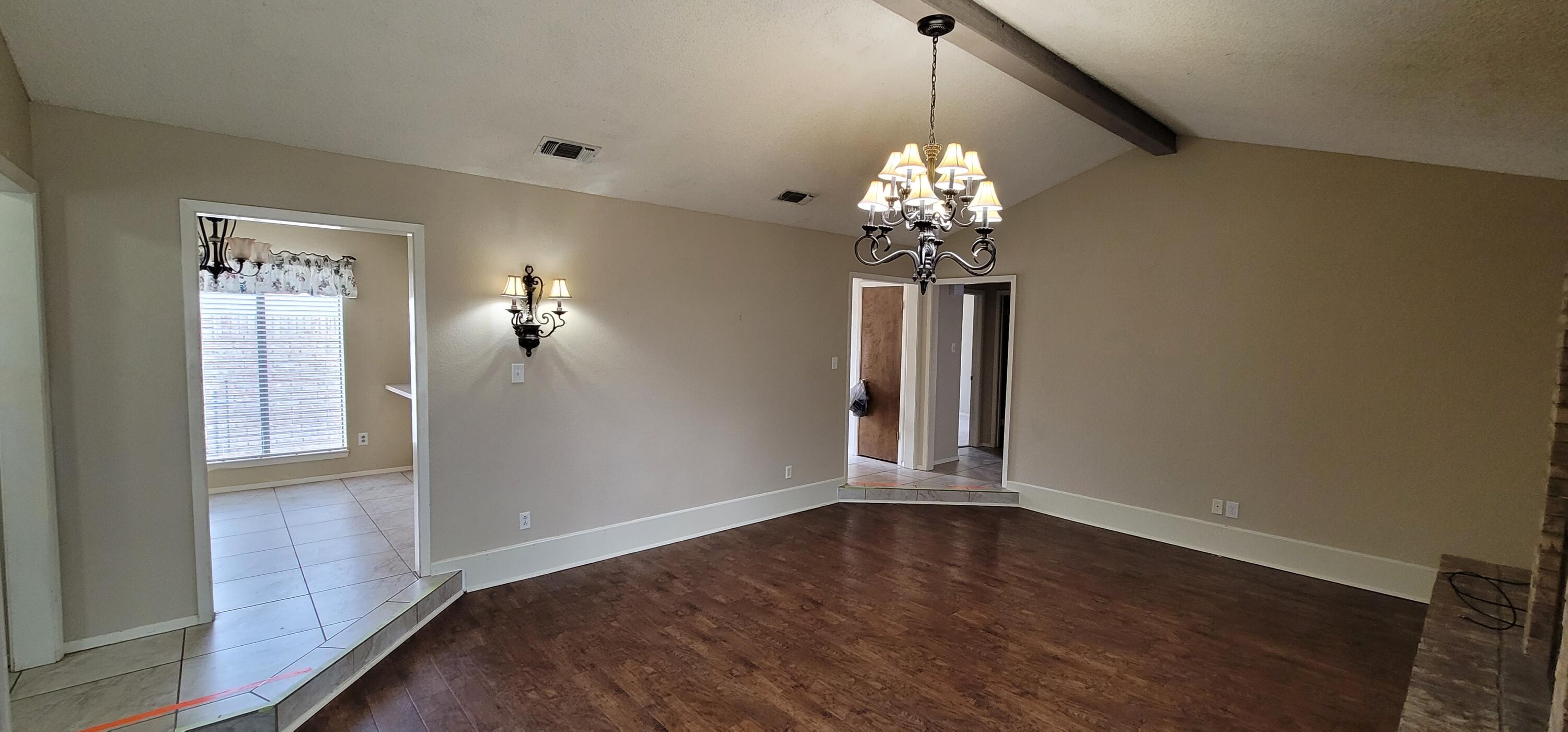 4803 73rd Street Lubbock, TX 79424 - Photo 14 of 32 Wall Accent Lighting