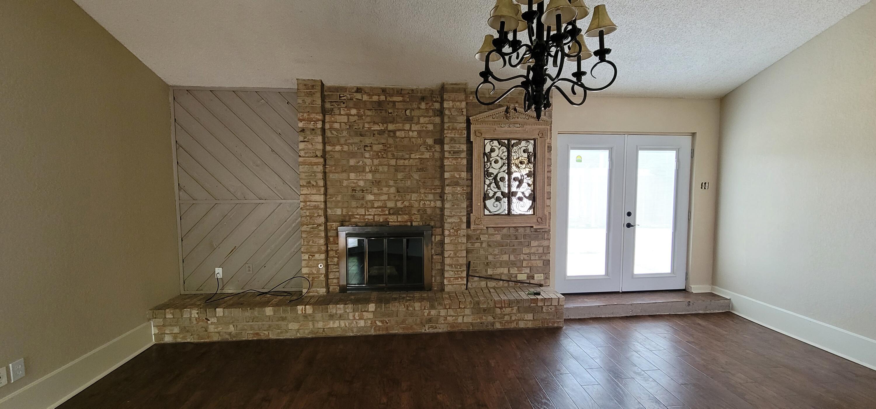 4803 73rd Street Lubbock, TX 79424 - Photo 15 of 32 The Slider is now an Atrium Door