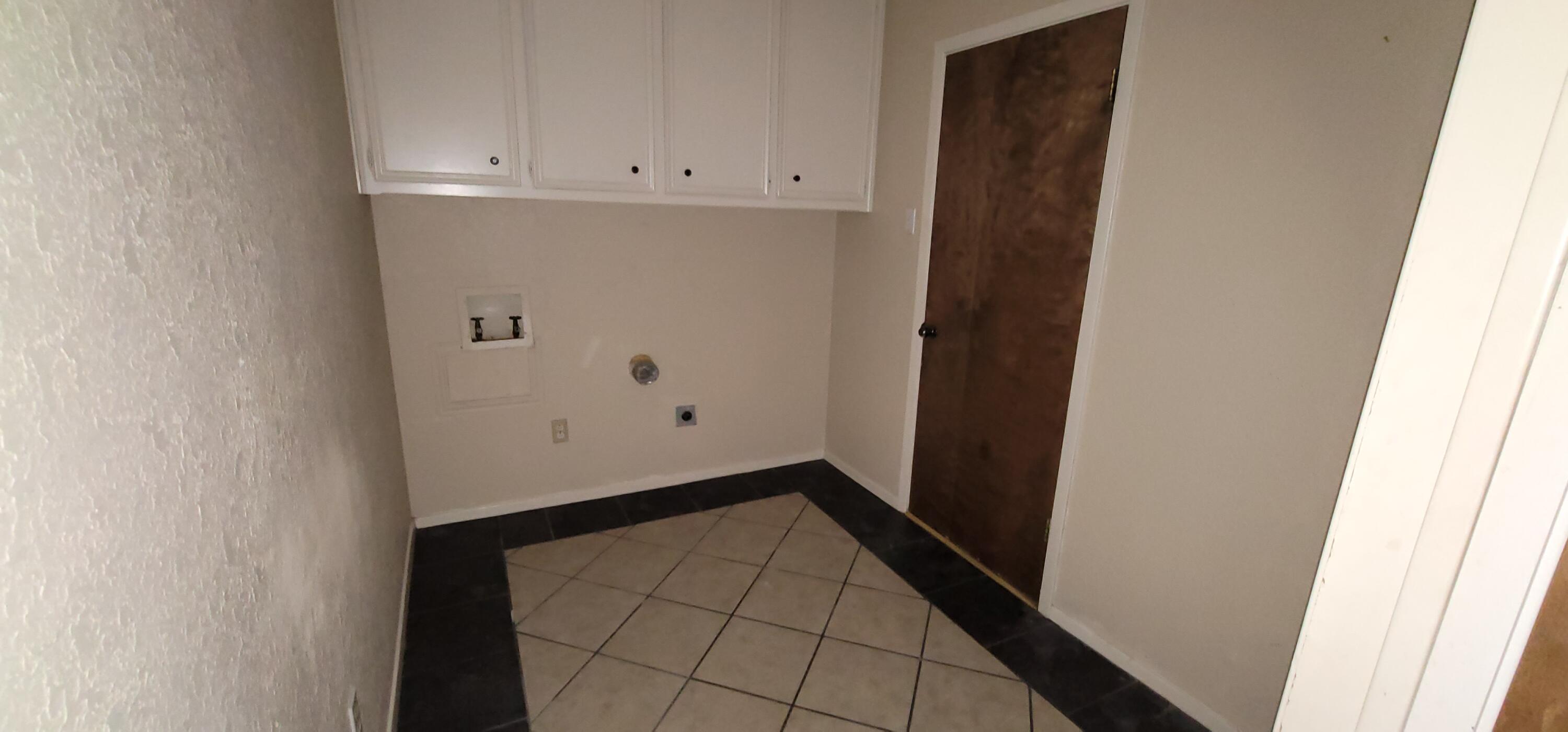 4803 73rd Street Lubbock, TX 79424 - Photo 28 of 32 The utility room has freezer space