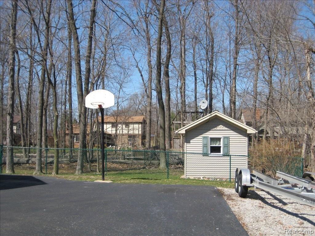 8984 Bridge Road Grosse Ile, MI 48138 - Photo 3 of 24 YARD