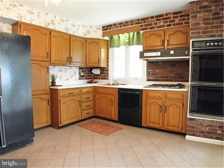112 Arbor Road Churchville, PA 18966 - Photo 8 of 23 Kitchen
