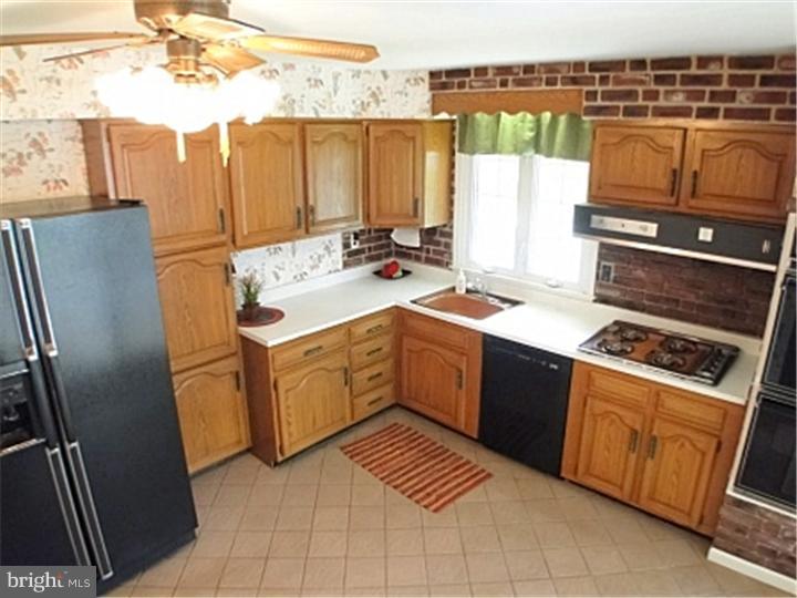 112 Arbor Road Churchville, PA 18966 - Photo 9 of 23 Kitchen