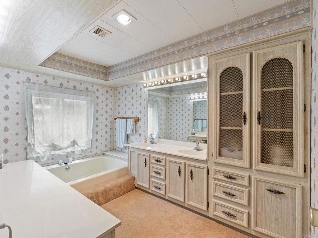 14765 Woods Valley Road Valley Center, CA 92082 - Photo 19 of 52 Primary Bath
