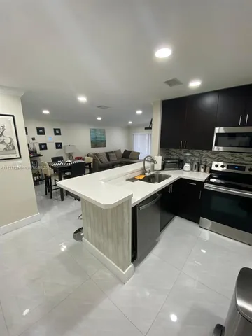 $3,000 | 4744 Northwest 114th Avenue, Unit 201, Doral, FL 33178