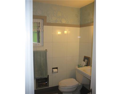 700 Baldwin Road Thornburg, PA 15205 - Photo 13 of 16 Full Bath.