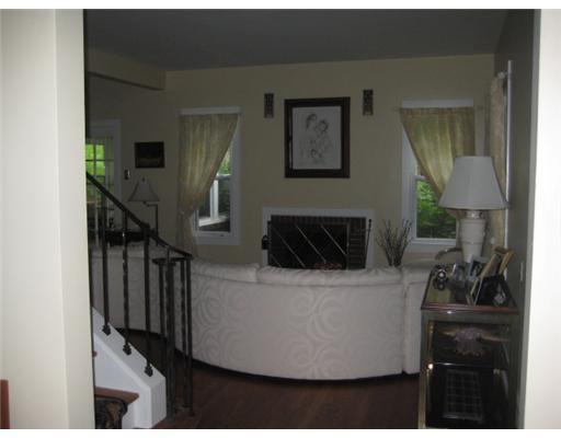 700 Baldwin Road Thornburg, PA 15205 - Photo 5 of 16 Living Room.