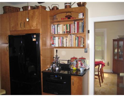 700 Baldwin Road Thornburg, PA 15205 - Photo 7 of 16 Kitchen.