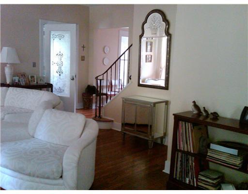 700 Baldwin Road Thornburg, PA 15205 - Photo 9 of 16 Living Room.