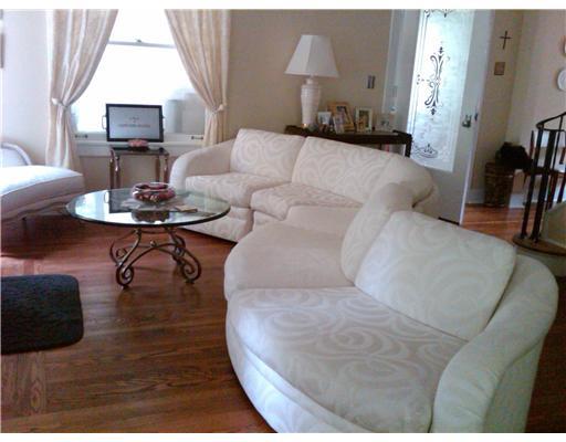 700 Baldwin Road Thornburg, PA 15205 - Photo 10 of 16 Living Room.