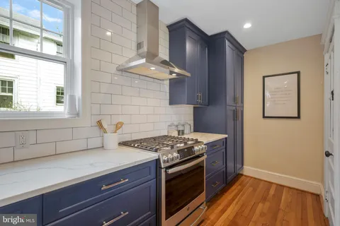 $950,000 | 1943 North Cleveland Street, Arlington, VA 22201