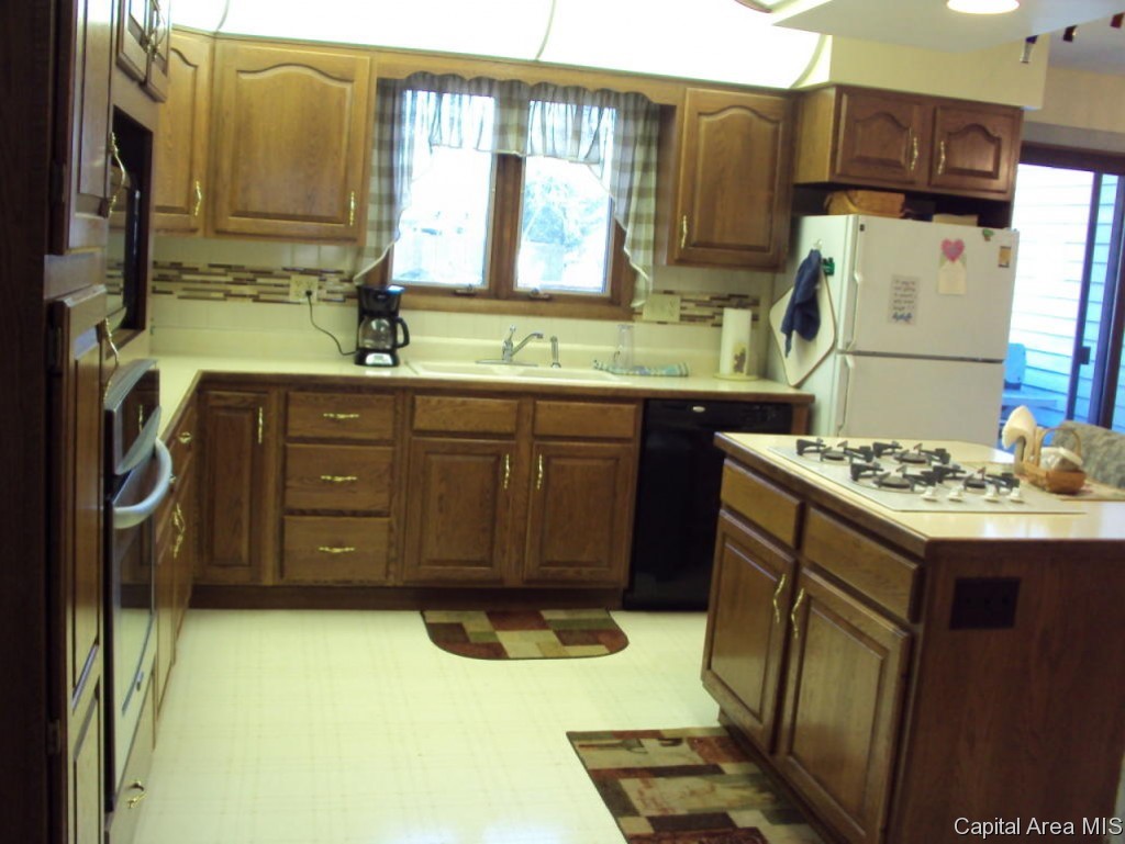 6010 92nd Avenue West Taylor Ridge, IL 61284 - Photo 3 of 24 Gallery Image 3