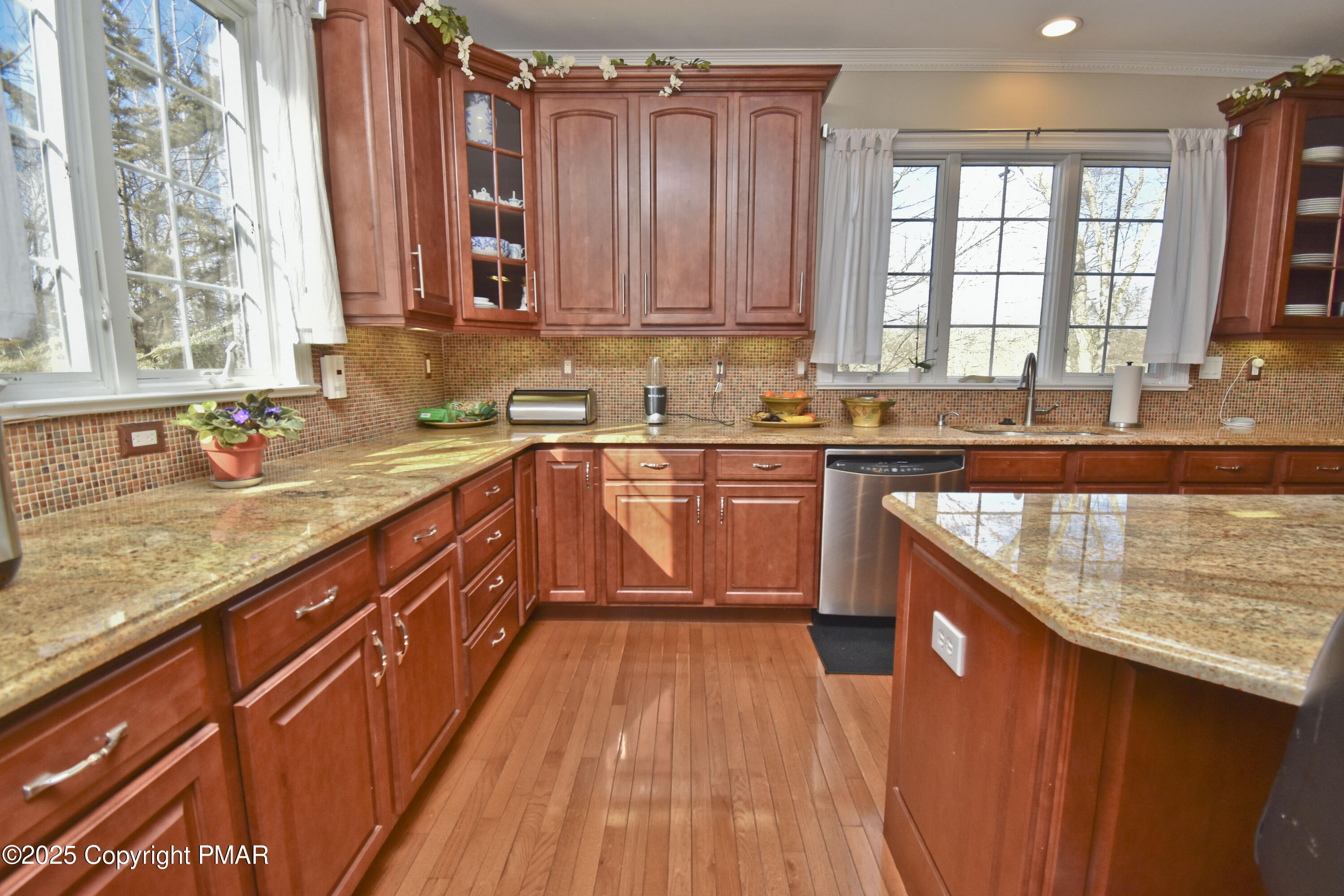 145 Rising Meadow Way East Stroudsburg, PA 18302 - Photo 15 of 94 5 Kitchen (5)