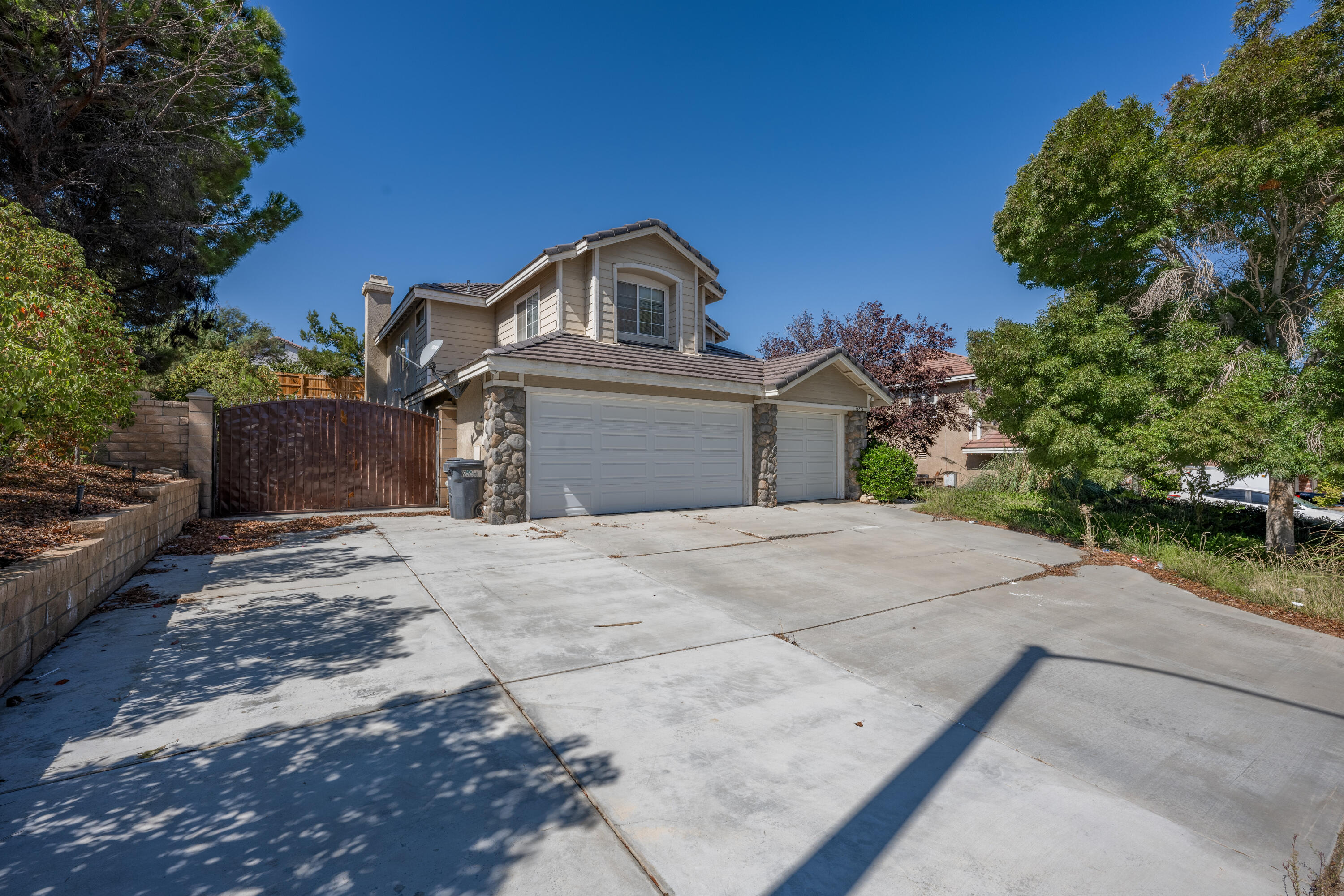 36501 Jenna Lane Palmdale, CA 93550 - Photo 1 of 13 1