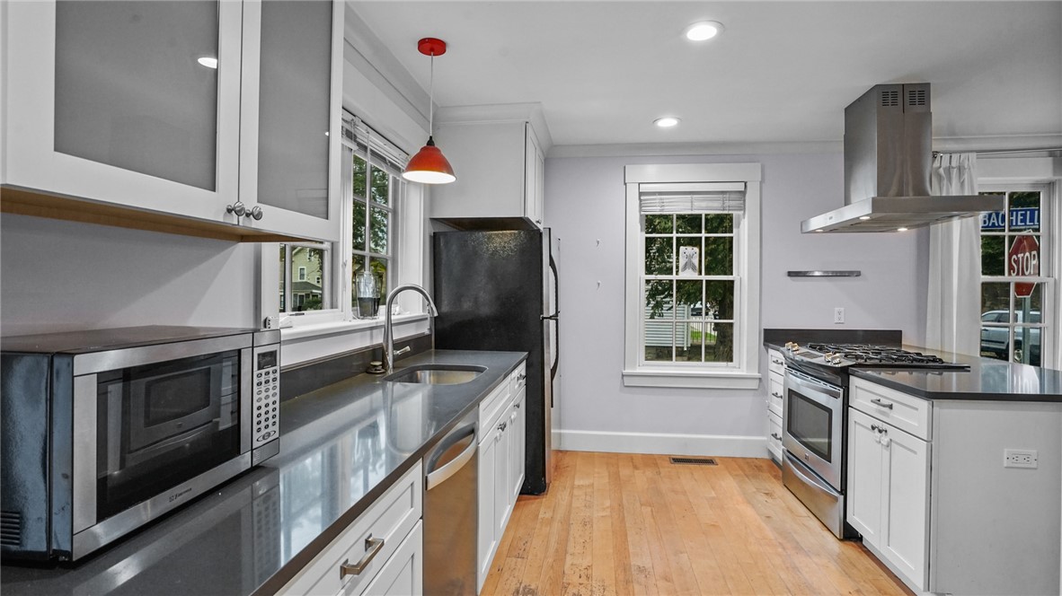 485 Spring Street Newport, RI 02840 - Photo 12 of 32