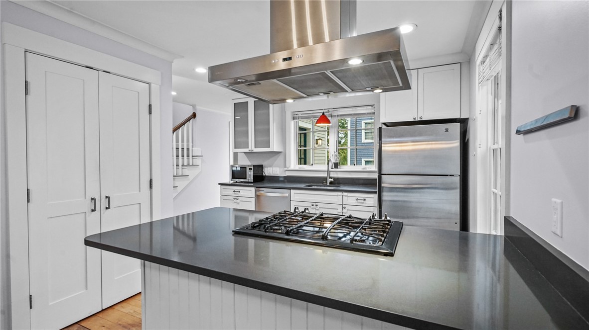 485 Spring Street Newport, RI 02840 - Photo 15 of 32