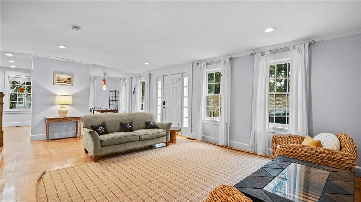 485 Spring Street Newport, RI 02840 - Photo 4 of 32