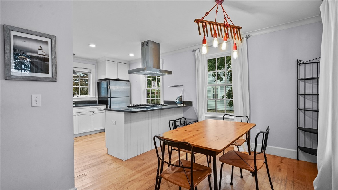 485 Spring Street Newport, RI 02840 - Photo 6 of 32